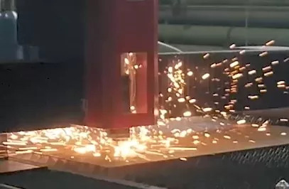 Видео FL-L1530FE-1500-IPG Бюджетный лазерный станок для резки листового металла со сменным столом